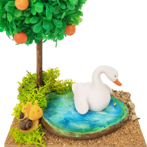 Belenes Artesanos - Árbol con lago, cisne y caracol