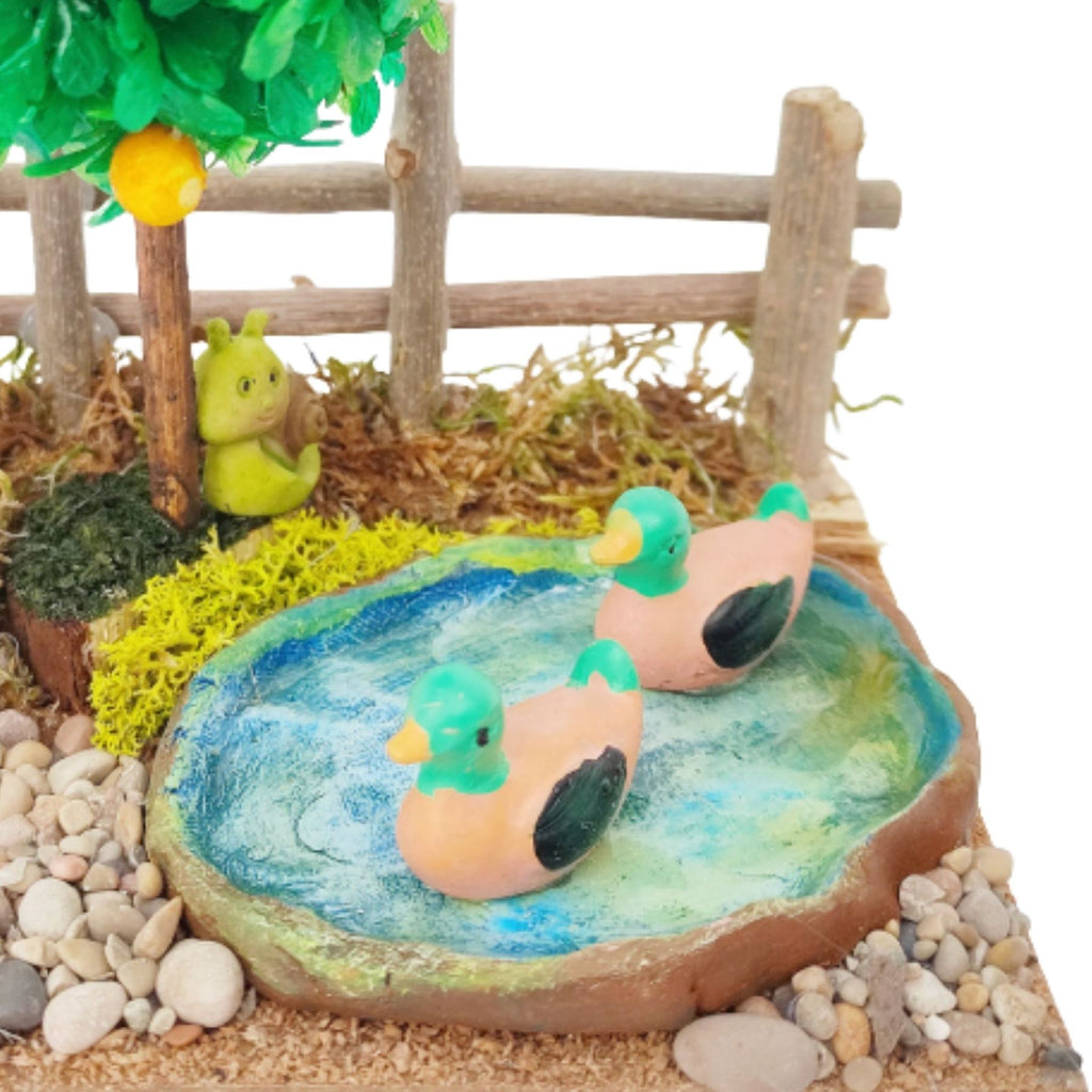 Belenes Artesanos - Árbol con lago, patos y caracol