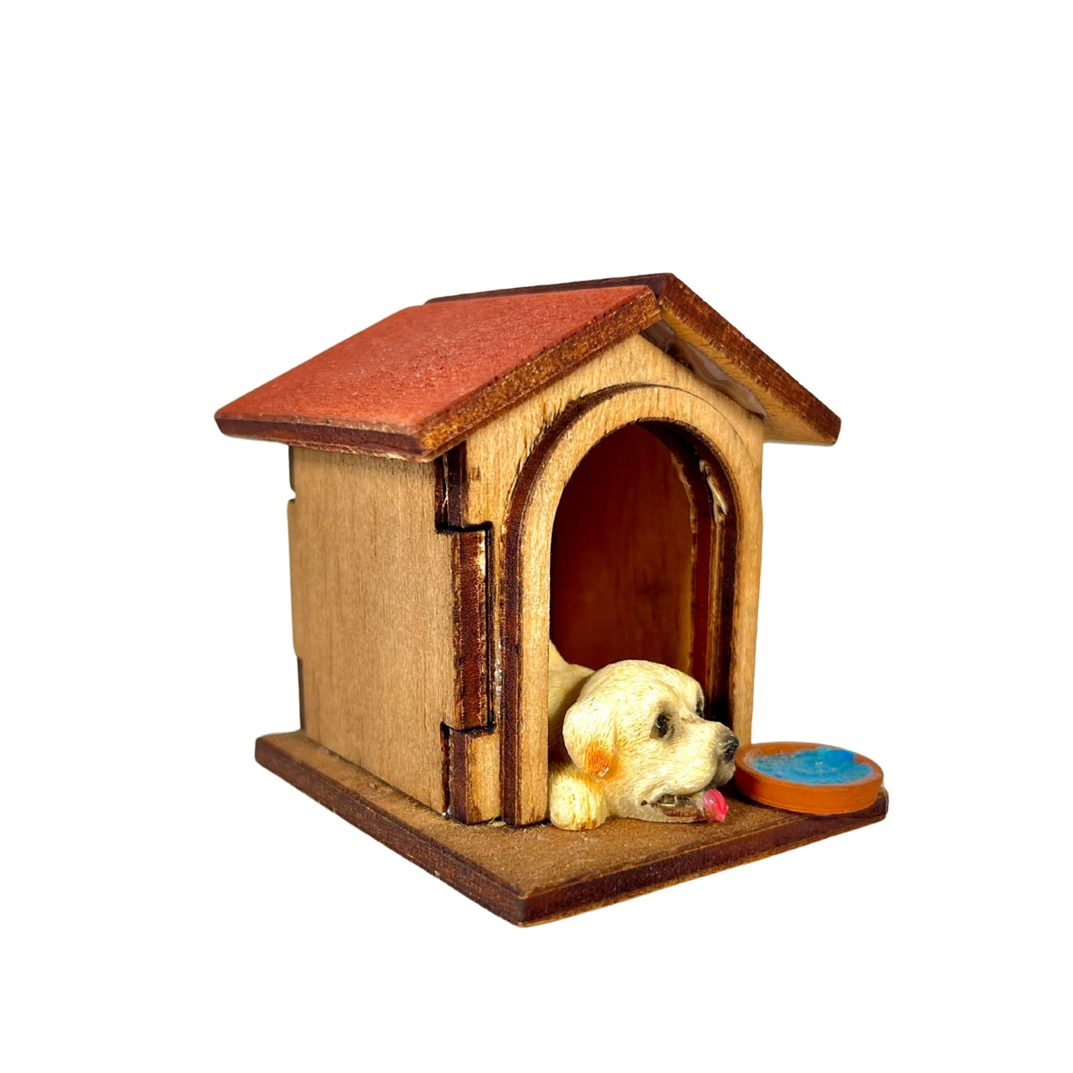 Perro en Caseta de Madera