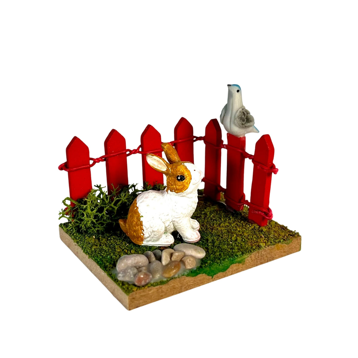 Corral con Conejo y Pájaro