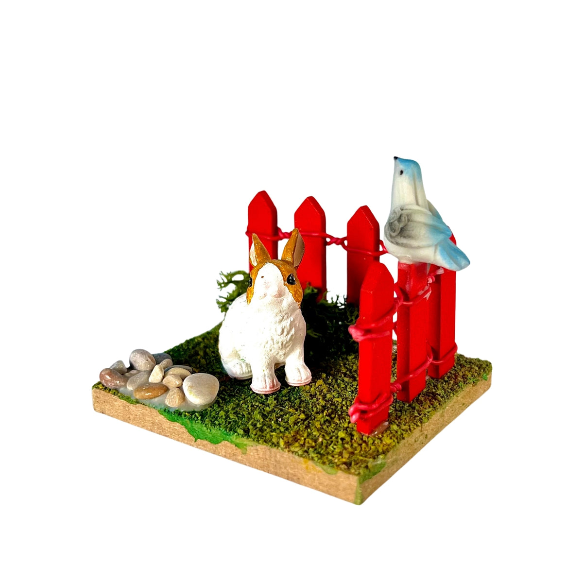 Corral con Conejo y Pájaro