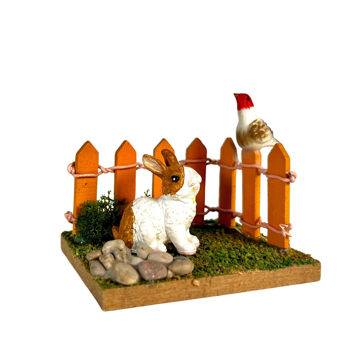 Corral con Conejo y Pájaro
