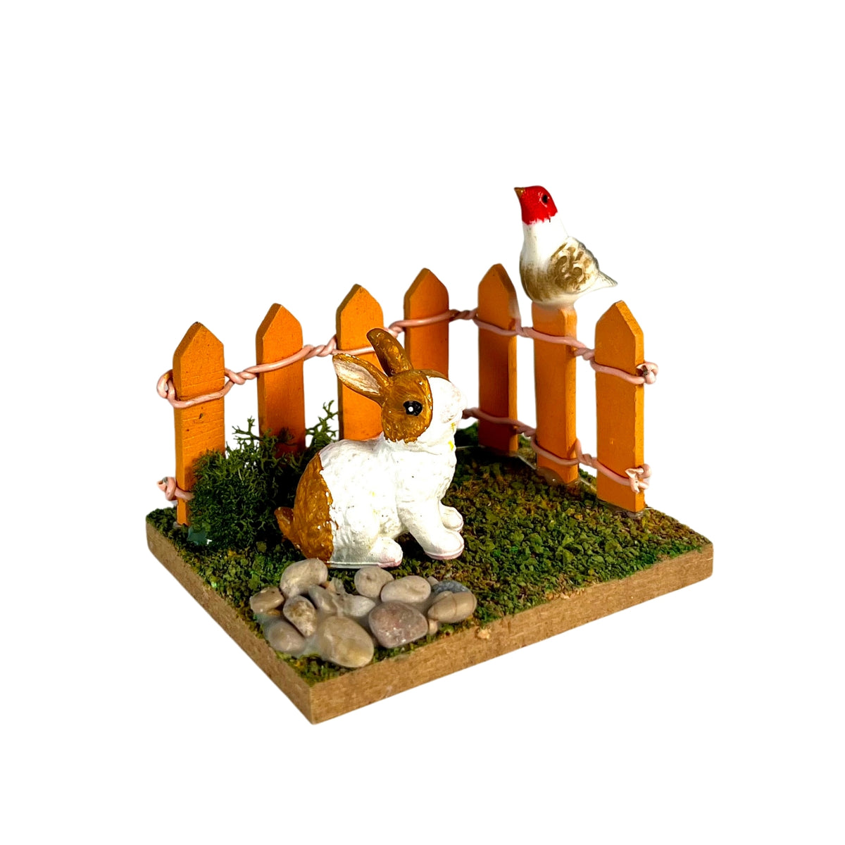 Corral con Conejo y Pájaro