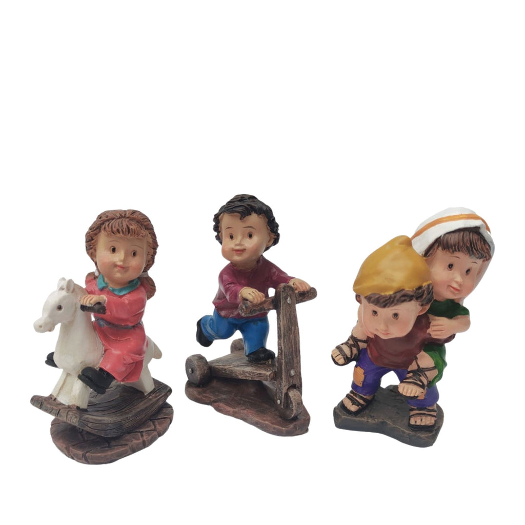 Niño con patinete