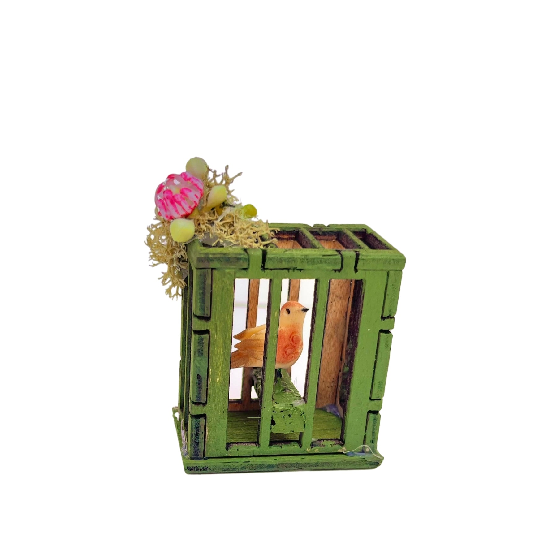 Jaula de madera con pájaro y flores