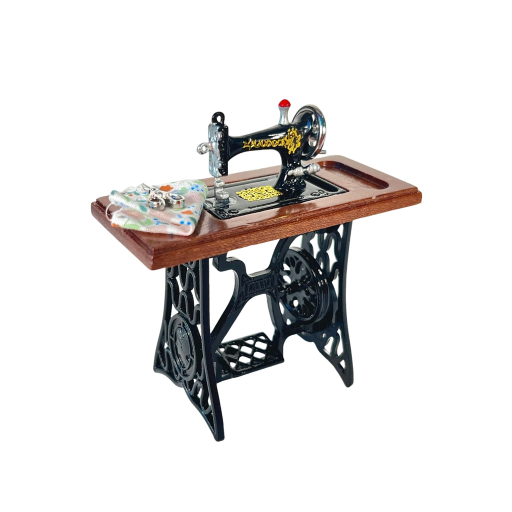 Máquina de Coser Antigua con Tela y Tijeras
