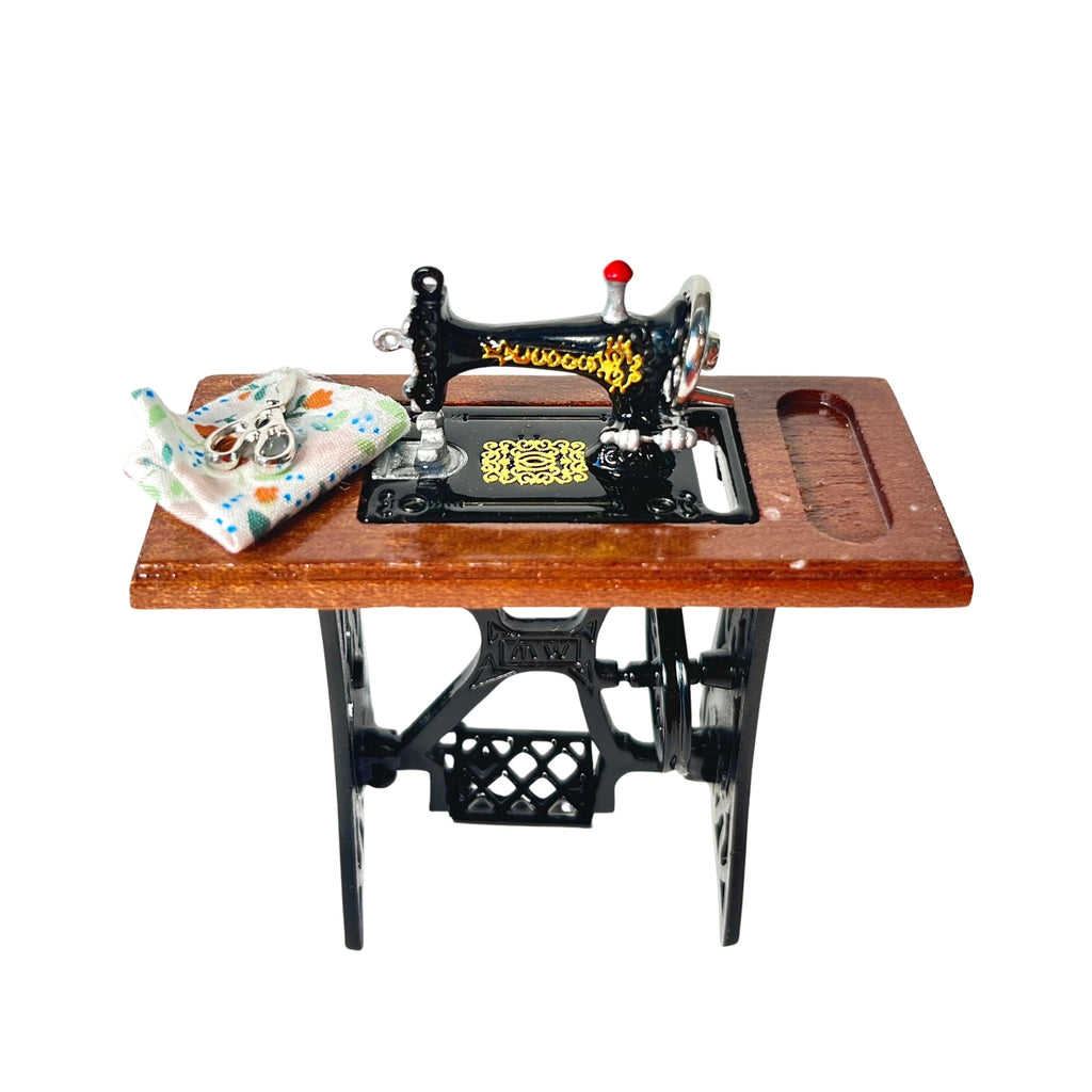 Máquina de Coser Antigua con Tela y Tijeras