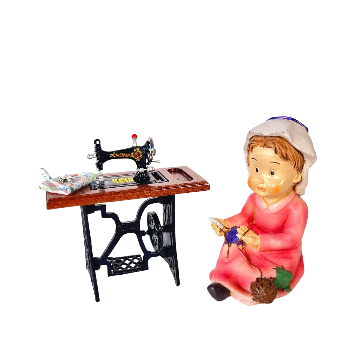 Máquina de Coser Antigua con Tela y Tijeras